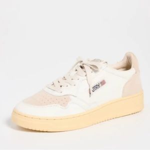 Autry Medalist Low Leather/Suede Sneaker White/Sand sz 38 New in Replacement Box
